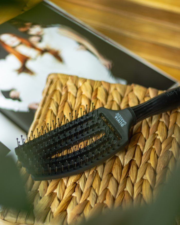 BROSSE FINGERBRUSH ICONIC DOUBLE BRISTLES BLACK M OLIVIA GARDEN – Image 4